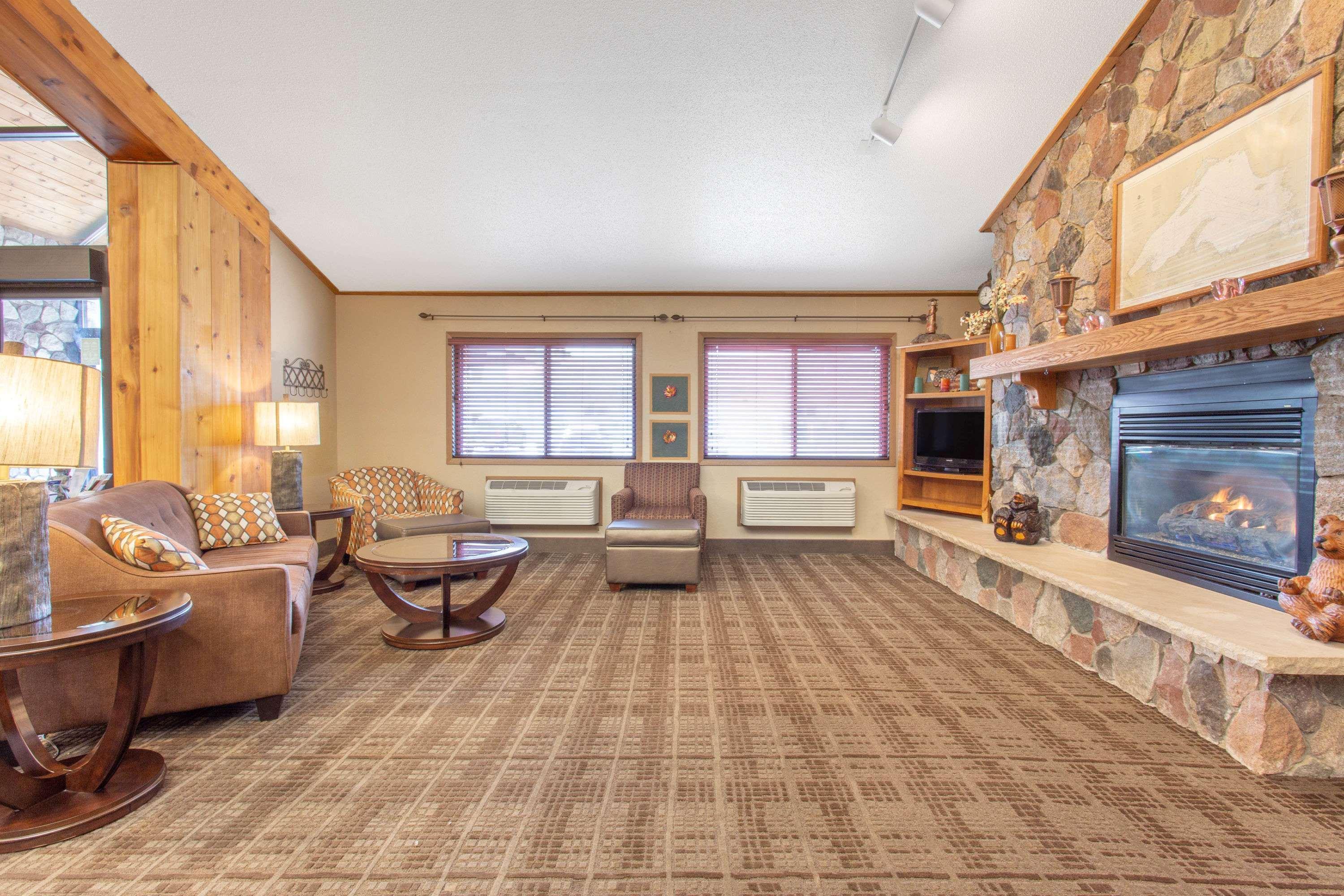 Americinn By Wyndham Calumet Bagian luar foto